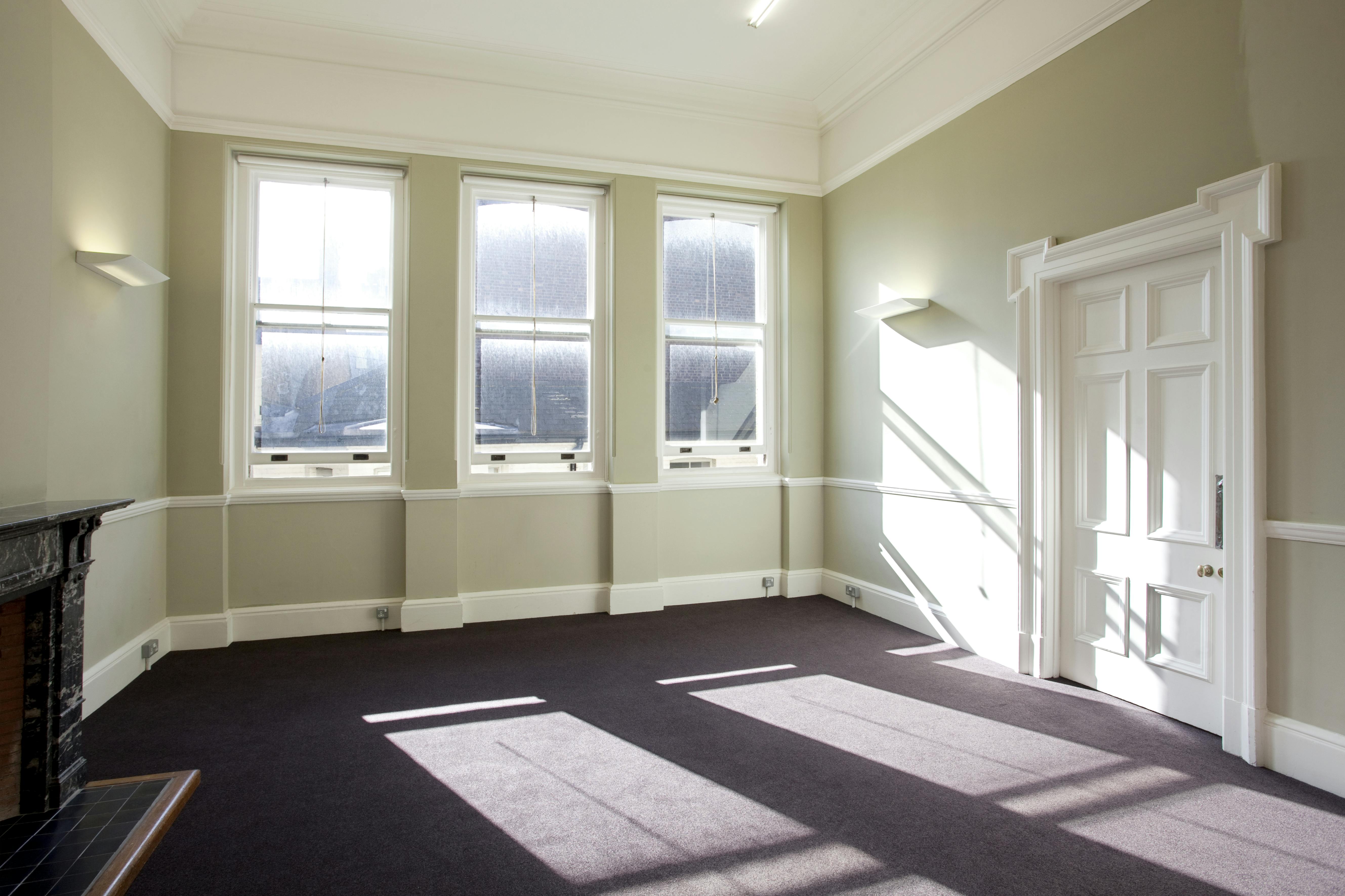 Small Committee Room at Shoreditch Town Hall, bright space for workshops and meetings.