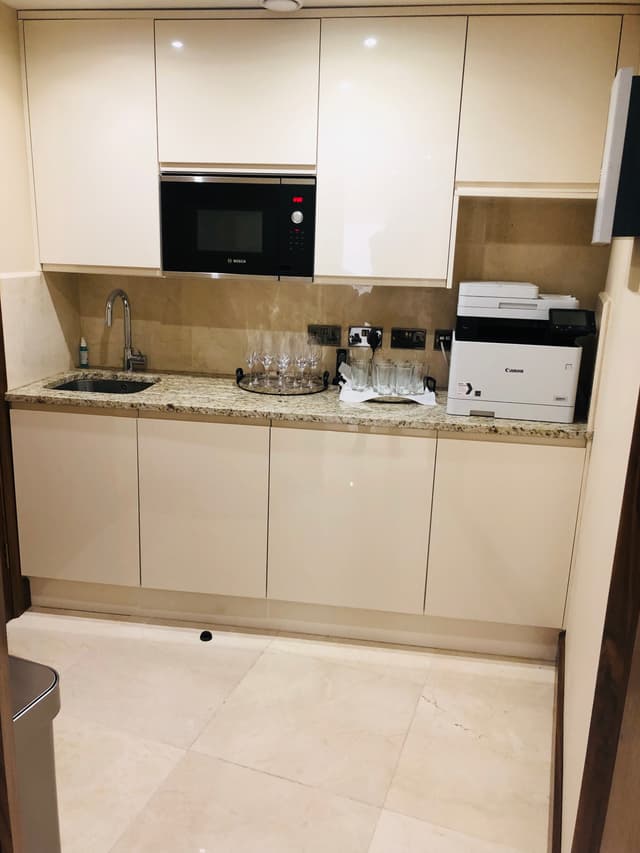 Show Room Facility in Central Oxford