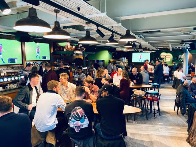 Redwood Pub & Kitchen