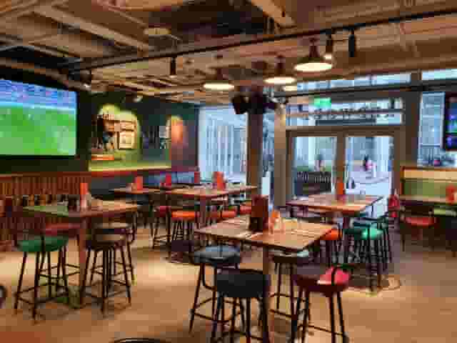 Redwood Pub & Kitchen