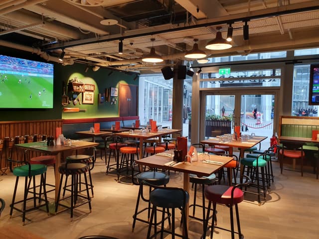 Redwood Pub & Kitchen