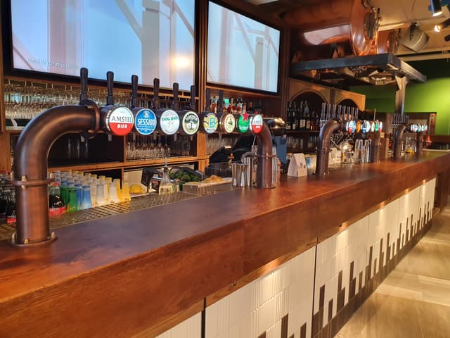 Redwood Pub & Kitchen