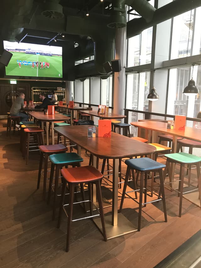Redwood Pub & Kitchen