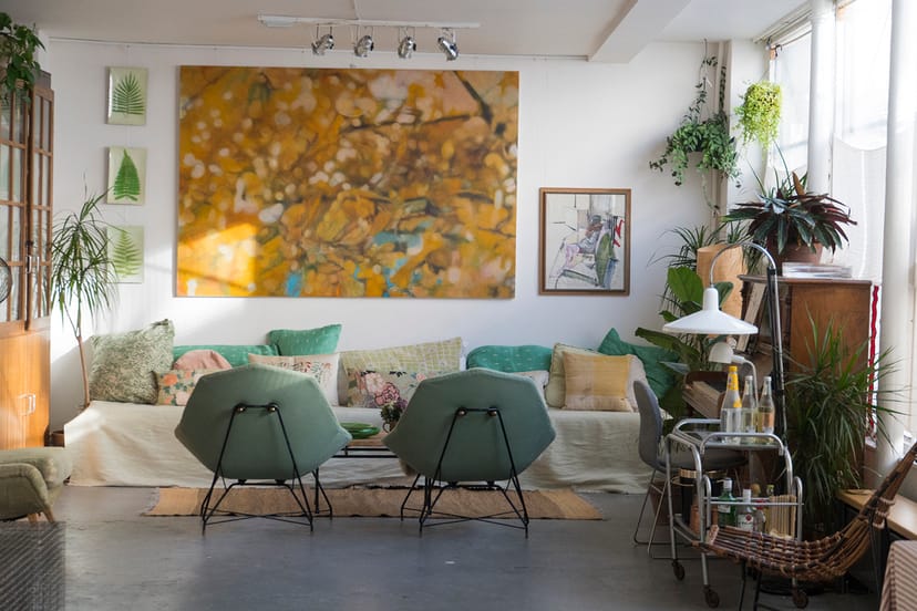Cozy meeting space with vibrant artwork for informal gatherings and brainstorming sessions.