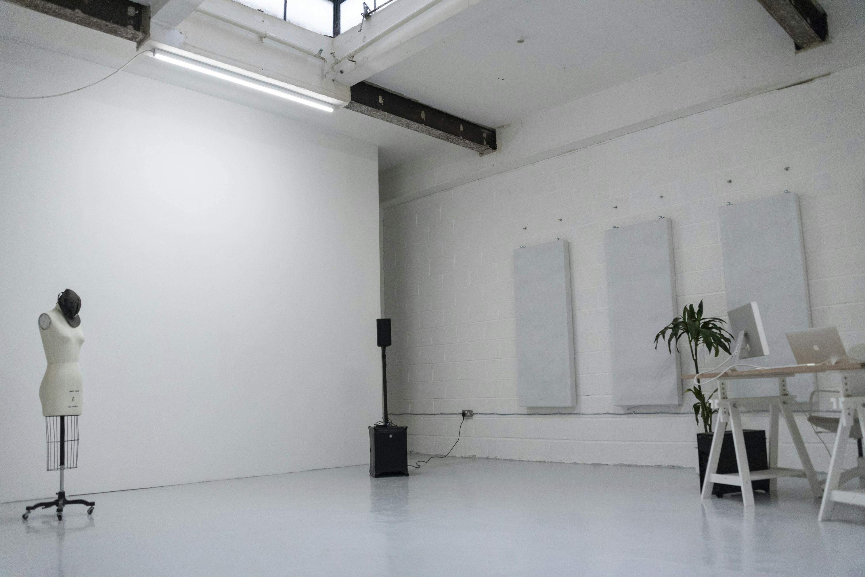 Versatile event space in Grow Studios with natural light for creative meetings and workshops.