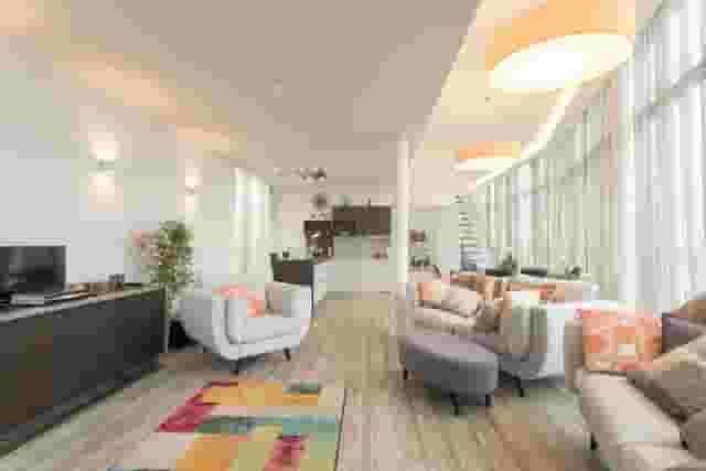 1647sqft penthouse apartment for filming/day event
