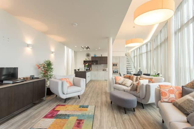 1647sqft penthouse apartment for filming/day event