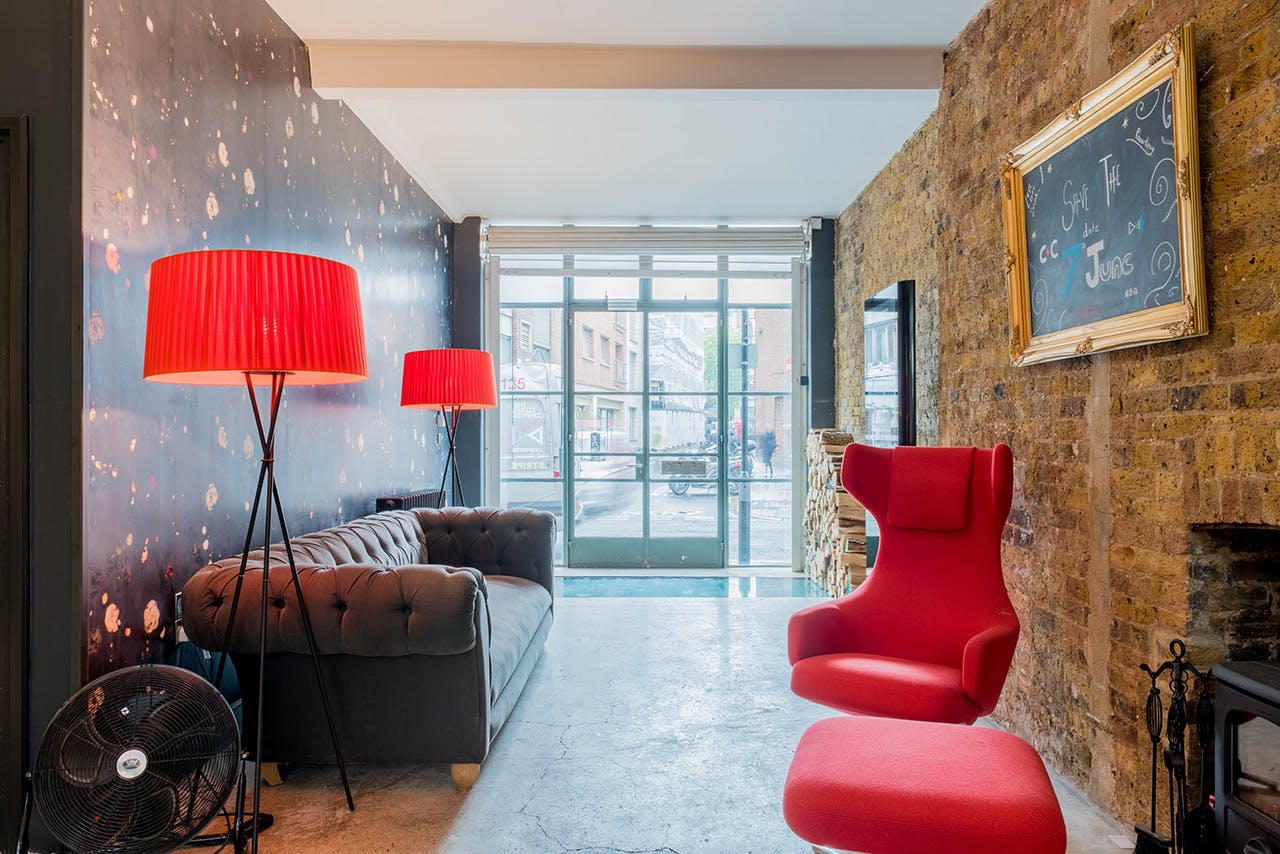 Co-sharing studio meeting space with cozy decor for creative workshops and events.