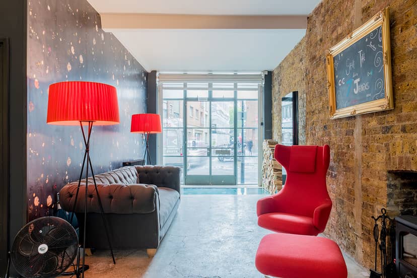 Co-sharing studio meeting space with cozy decor for creative workshops and events.