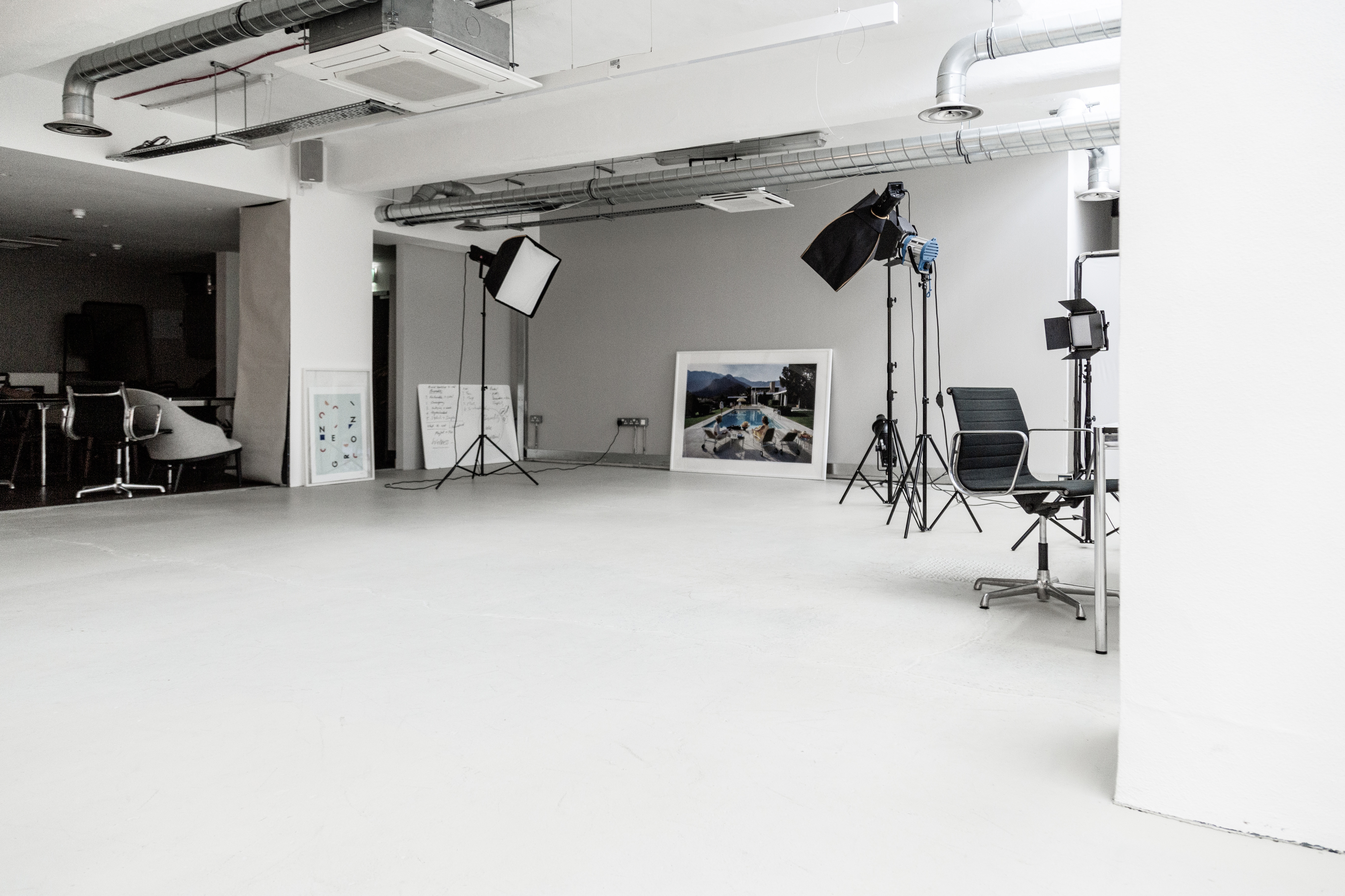 Versatile contemporary event space with natural light, perfect for workshops and photoshoots. - Banner