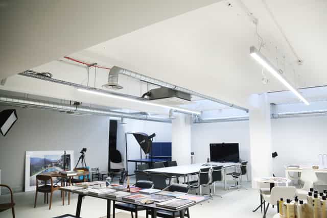 Versatile event space with modern furnishings for meetings and creative gatherings.