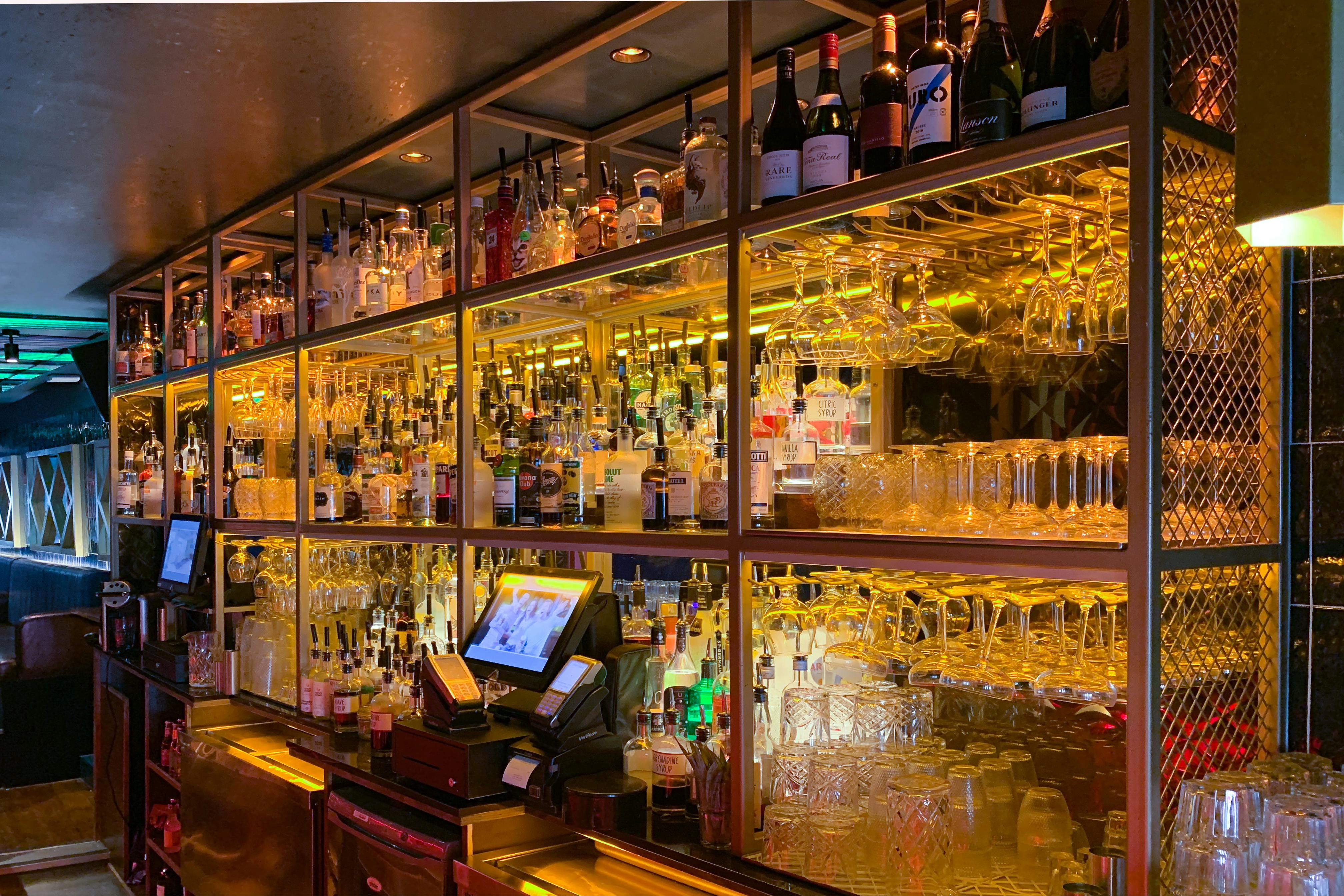 Elegant bar at Be At One Clapham Common, perfect for upscale events and networking.