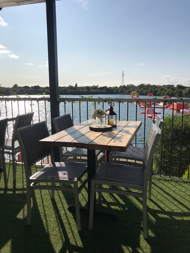 Lagoona Bar & Grill