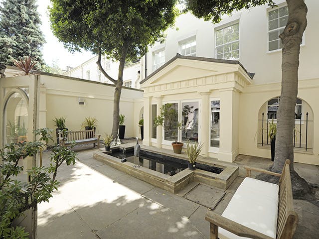 Serene Garden Room at SCI Belgravia, ideal for intimate meetings and events.