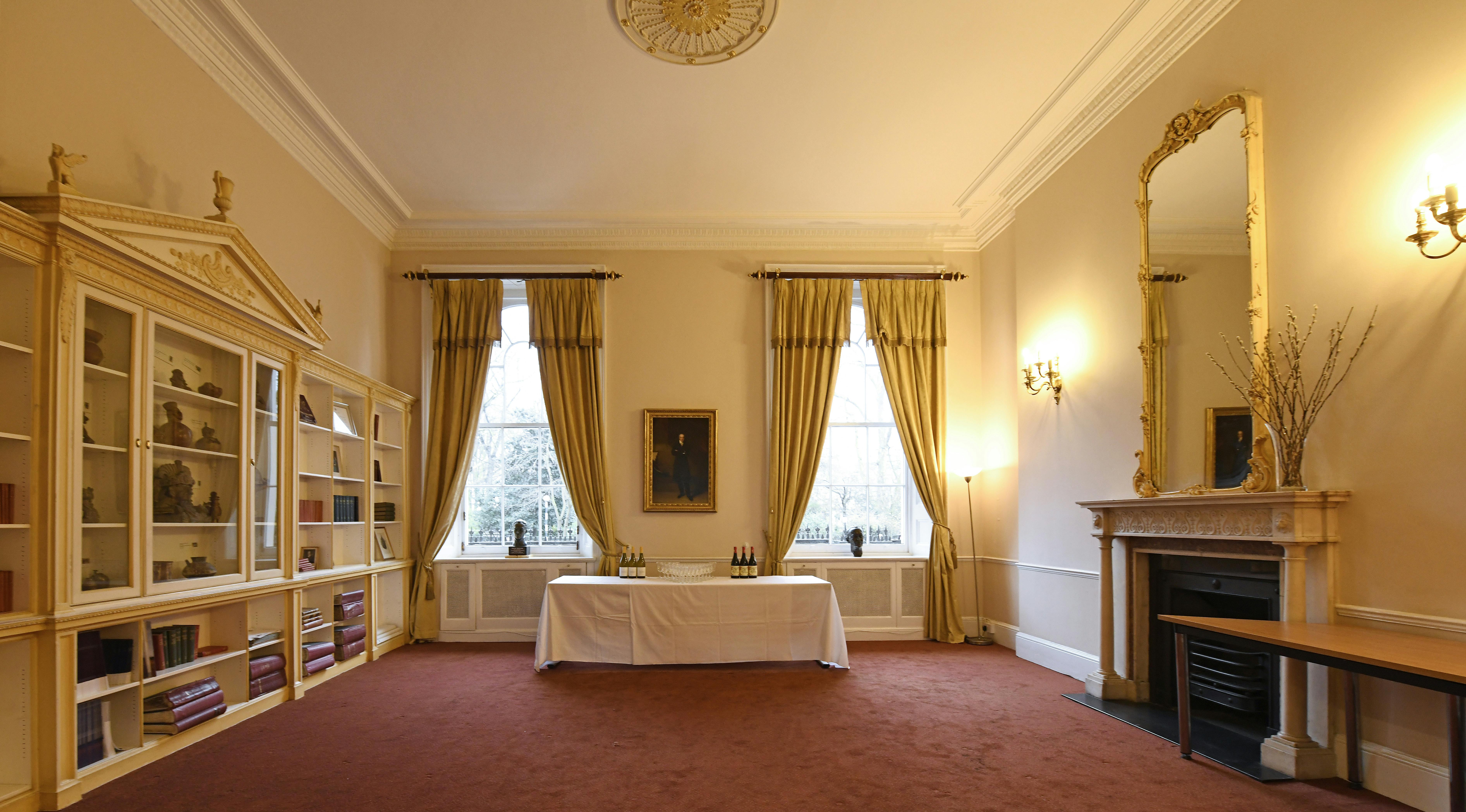 Elegant Roscoe Room in SCI Belgravia, perfect for meetings and networking events.