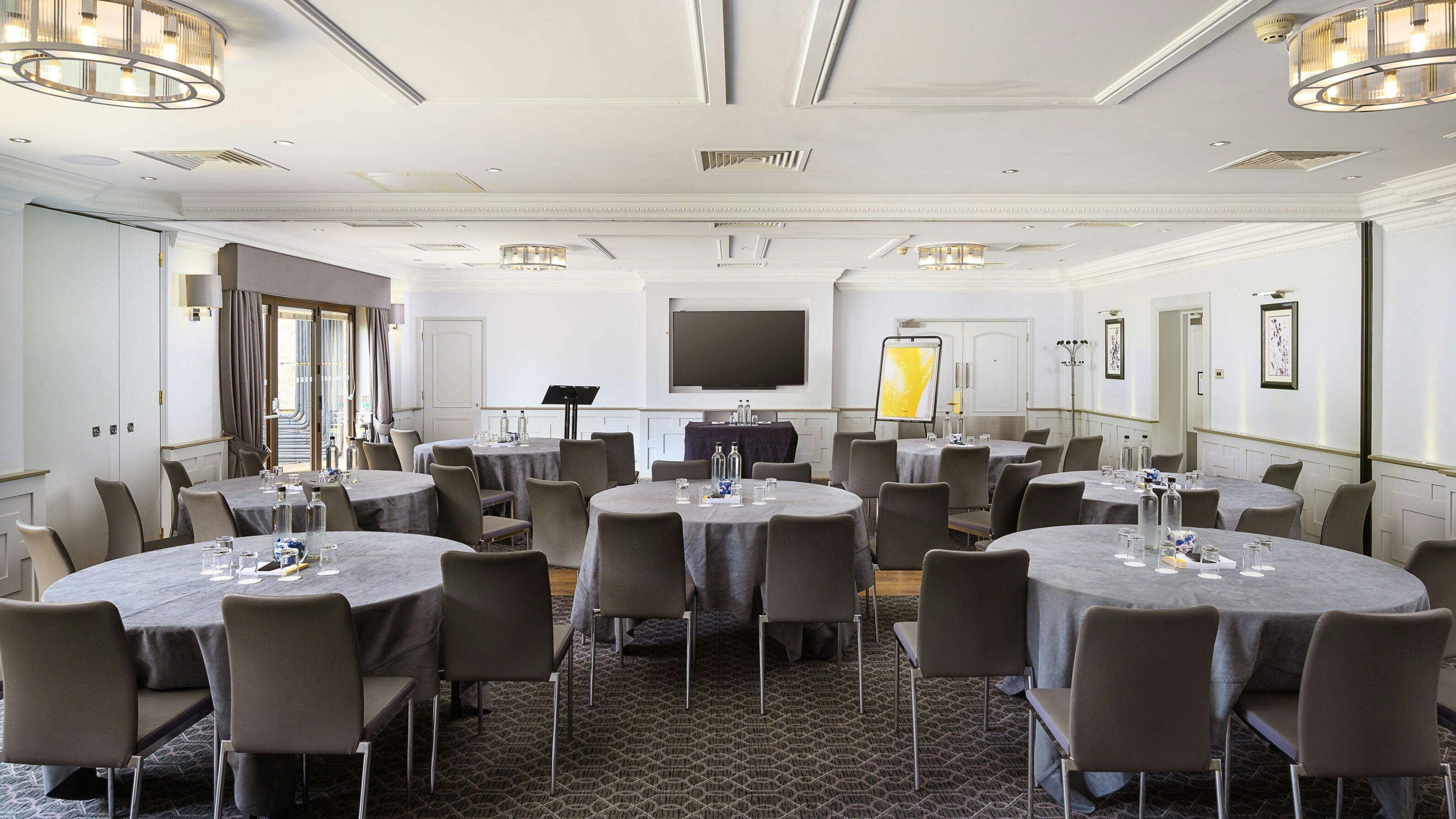 voco Oxford Spires Hotel - Cathedral Suite image 1