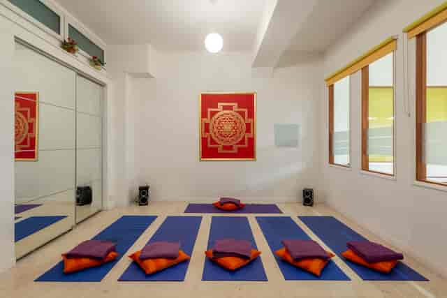 Serene meditation space with vibrant cushions at Tara Yoga Centre for wellness retreats.