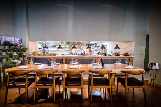TOZI Restaurant & Bar