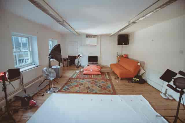 Bright studio space with seating for creative meetings and events, perfect for collaboration.