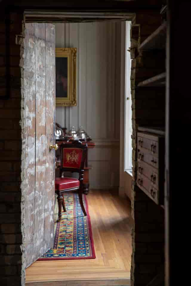 Elegant dining room in York Mansion House, featuring classic decor for meetings and gatherings.