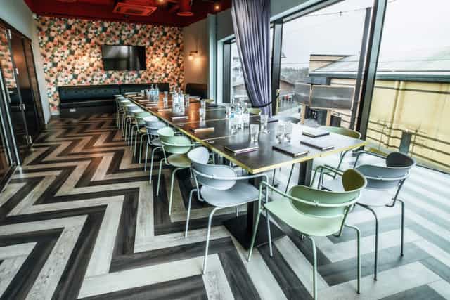 Modern meeting space at Puttshack Lakeside for exclusive venue hire and collaboration.