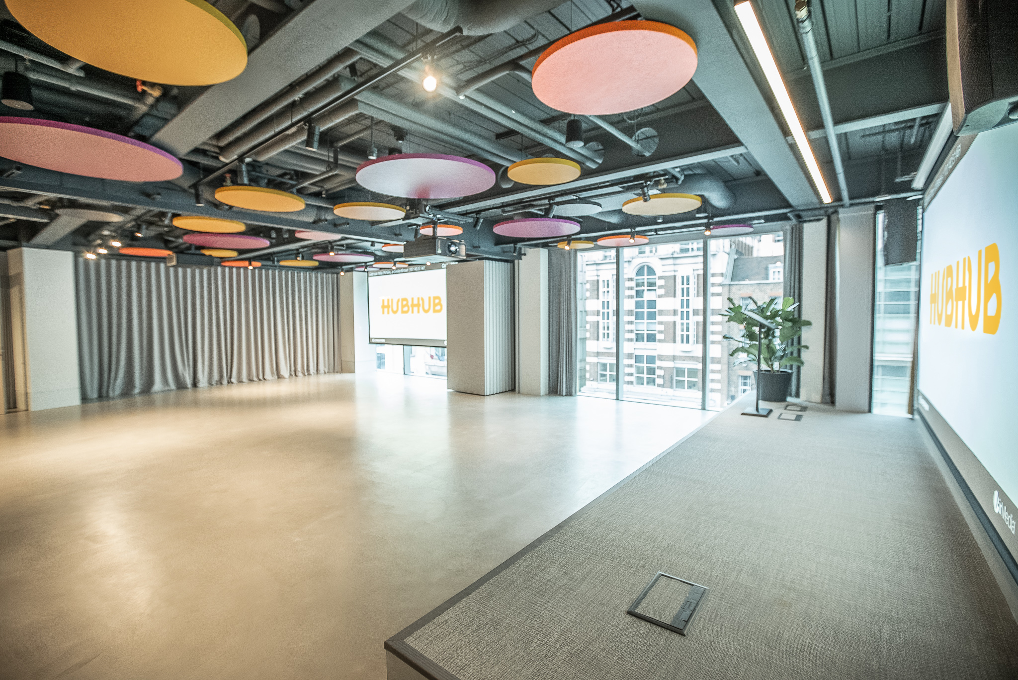 Modern business lounge with colorful acoustic panels for versatile events and workshops.