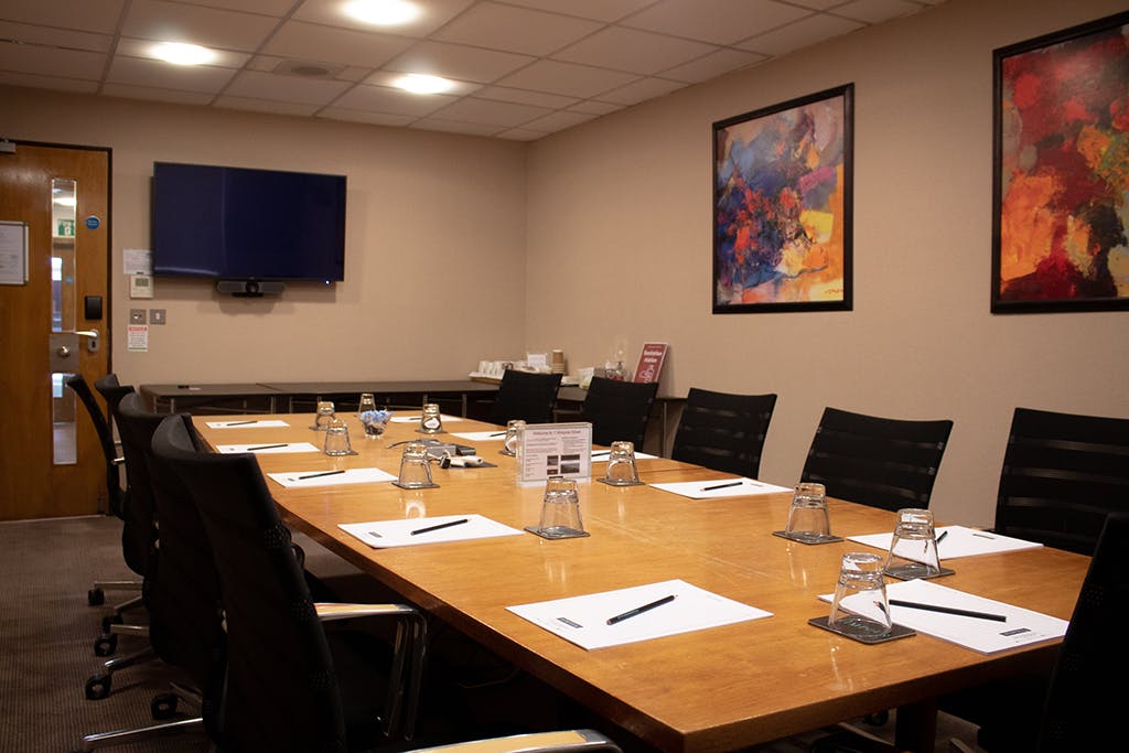 Louis Forman Room at 1 Wimpole Street, large table, meeting space for professional gatherings.