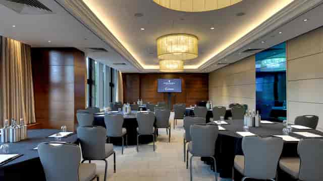 London meeting room, workshop, hybrid event.