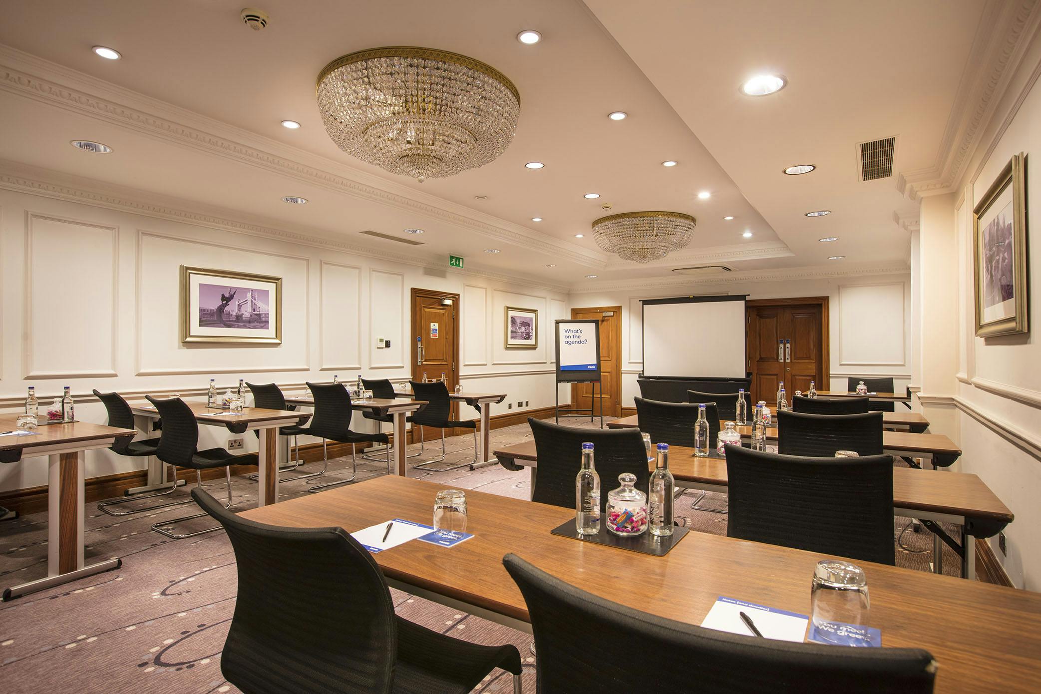 Modern meeting room in Thistle Holborn, ideal for corporate events and training sessions.