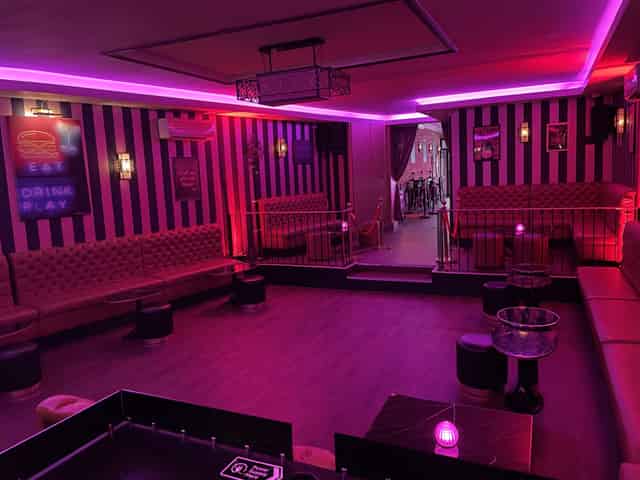 Parlay E18 Bar & Grill