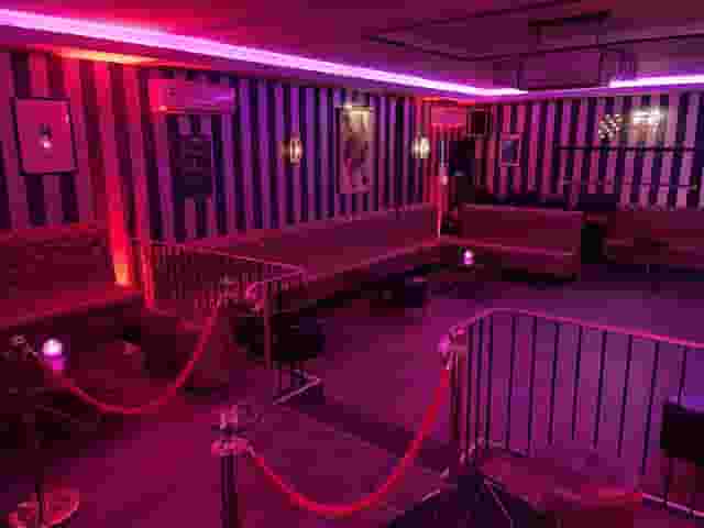 Parlay E18 Bar & Grill