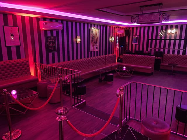 Parlay E18 Bar & Grill
