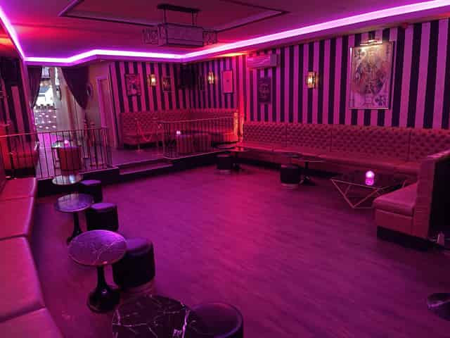 Parlay E18 Bar & Grill
