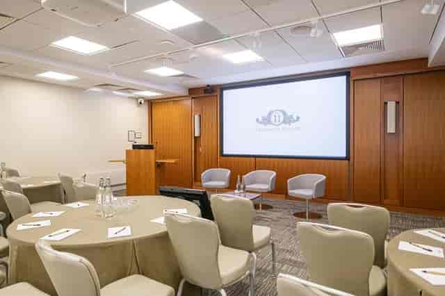 Maynard Theatre meeting room, round tables, executive meeting, workshop space
