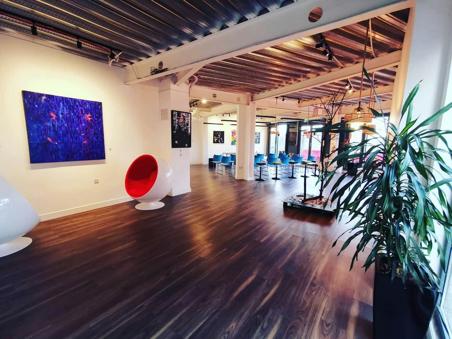 Modern lounge in Omega Hub with stylish seating, perfect for networking events and workshops.