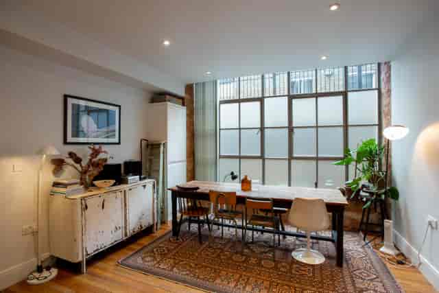 Modern meeting space with long table and natural light in Chocolate Studios.