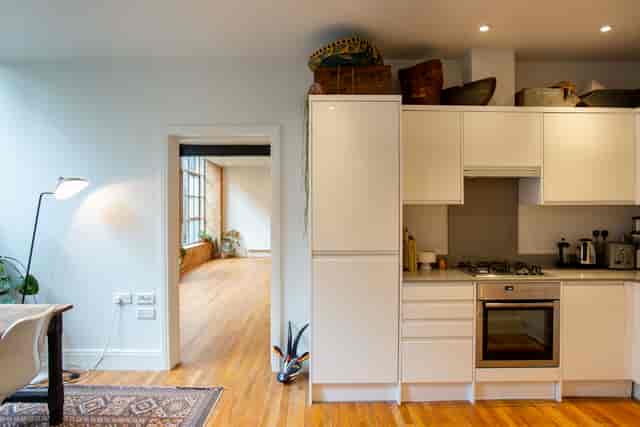 Modern kitchen in Chocolate Studios, bright space for meetings and events.