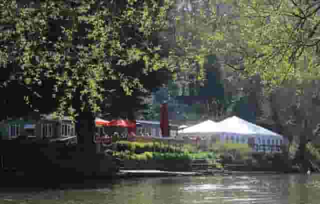Beeses Riverside Bar