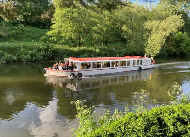 Beeses Riverside Bar