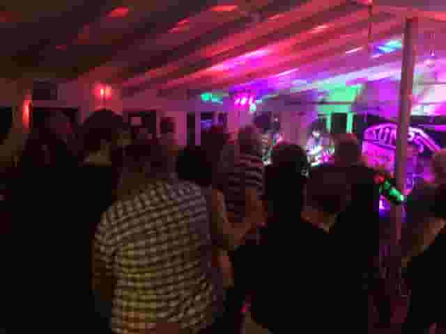 Beeses Riverside Bar
