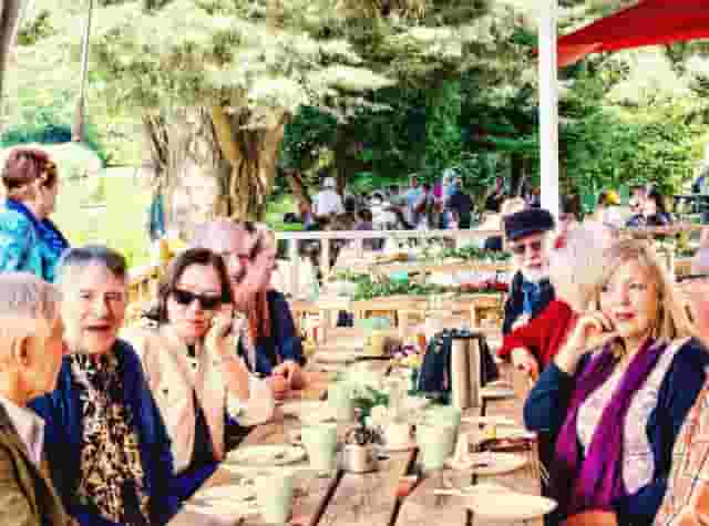 Beeses Riverside Bar