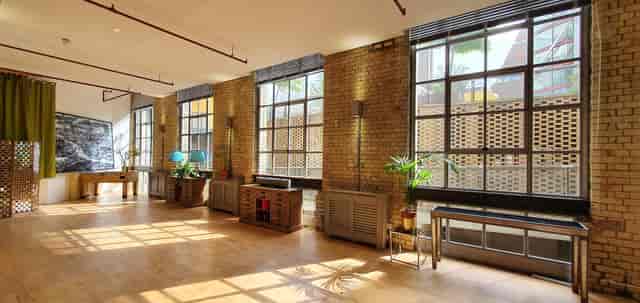 Bright, spacious New Yorker Gallery in Lumiere London for networking events and workshops.