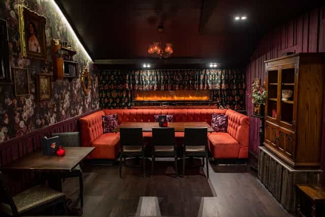 Polly's Parlour