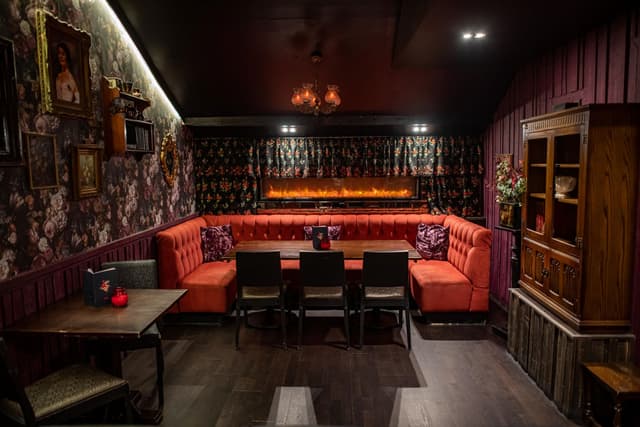 Polly's Parlour