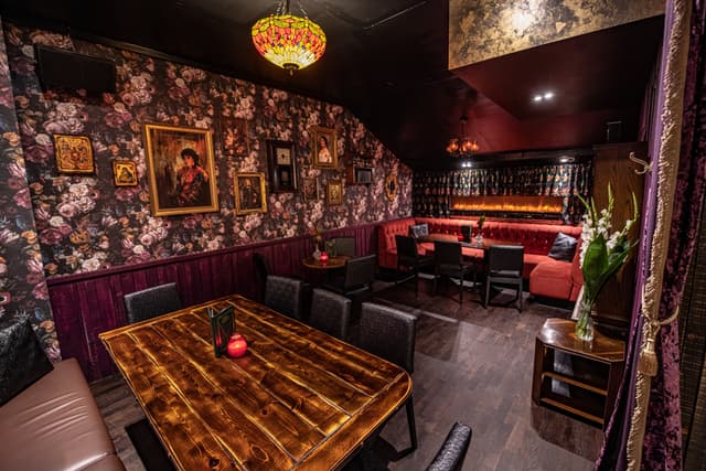 Polly's Parlour