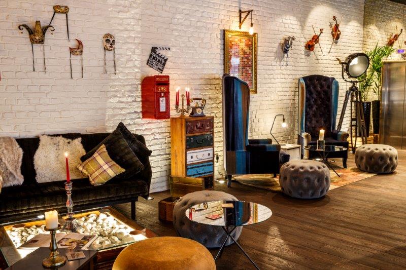 Stylish lounge in Ibis Styles Southwark, ideal for networking events and meetings. - Banner