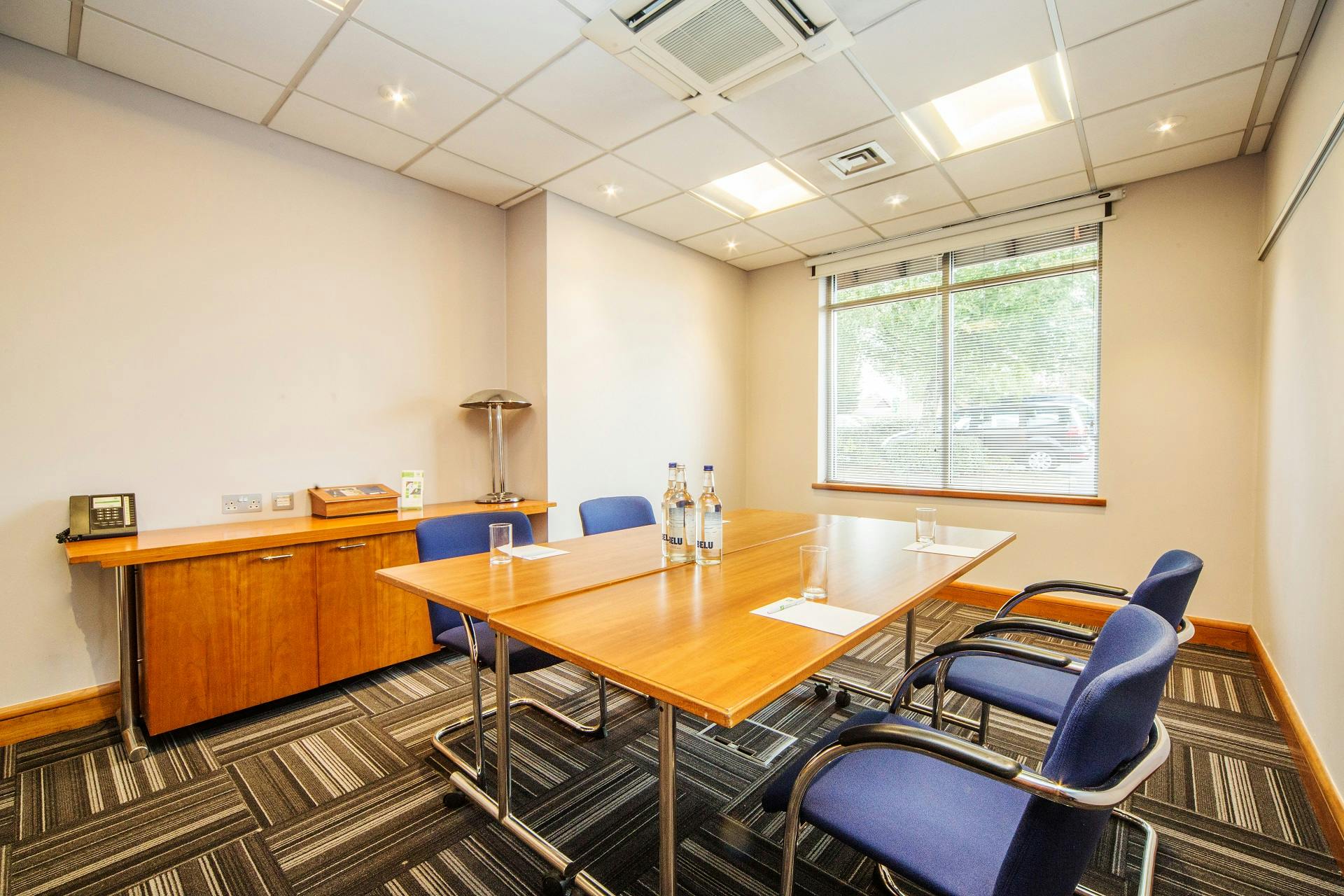 Hughenden meeting room at Holiday Inn High Wycombe, bright space for small gatherings.