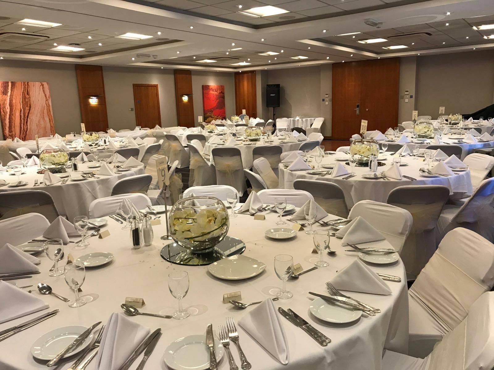 Elegant banquet setup at Holiday Inn High Wycombe for corporate events.