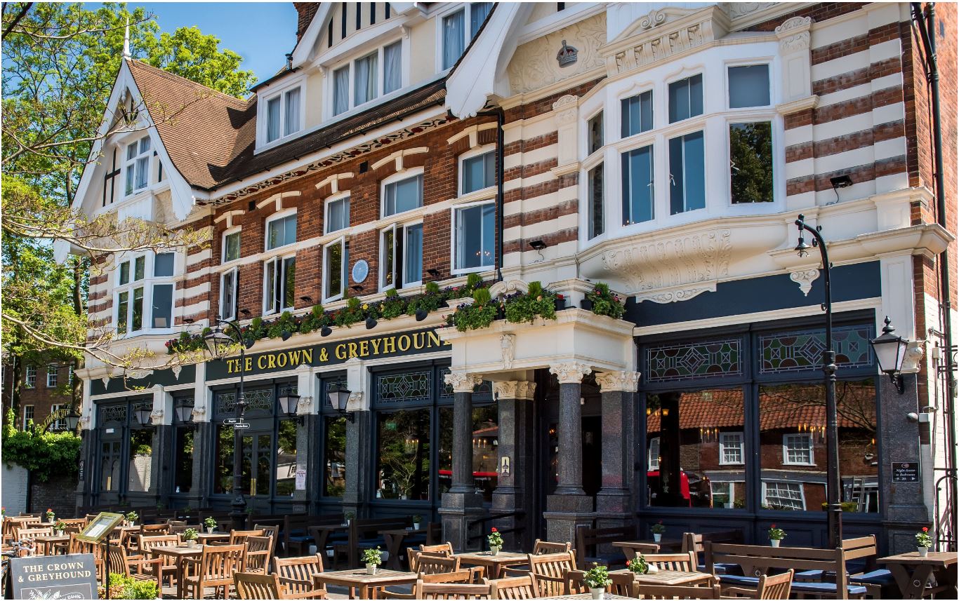 Dulwich Suite outdoor venue with traditional architecture for summer events and networking. - Banner