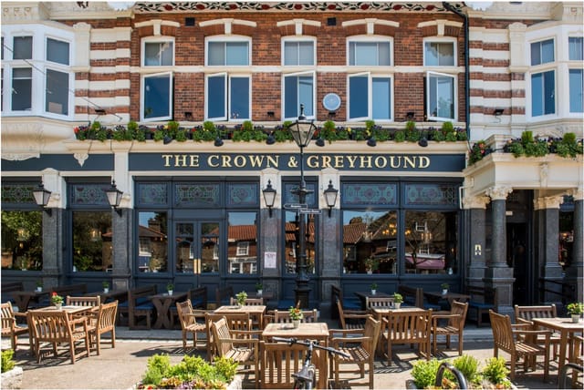 Charming pub with outdoor seating, ideal for casual gatherings and networking events.